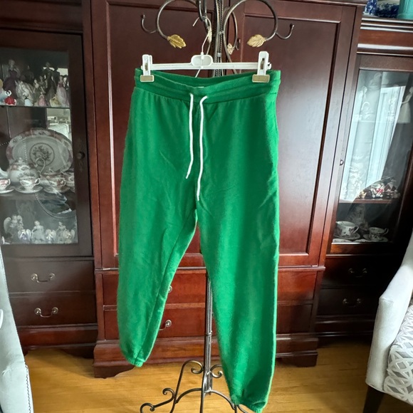 💚Green Sunday Best Aritzia Sweatpants Size L💚 - Picture 3 of 3